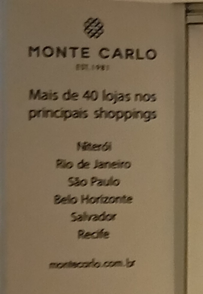 Painel da entrada da Monte Carlo Joias: mais de 40 lojas nos principais shoppings